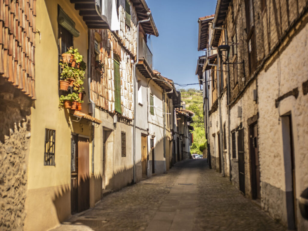 El Valle del Ambroz-Cáparra entre culturas