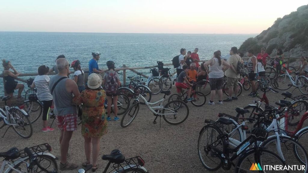 Pedalea por la Vía Verde del Mar